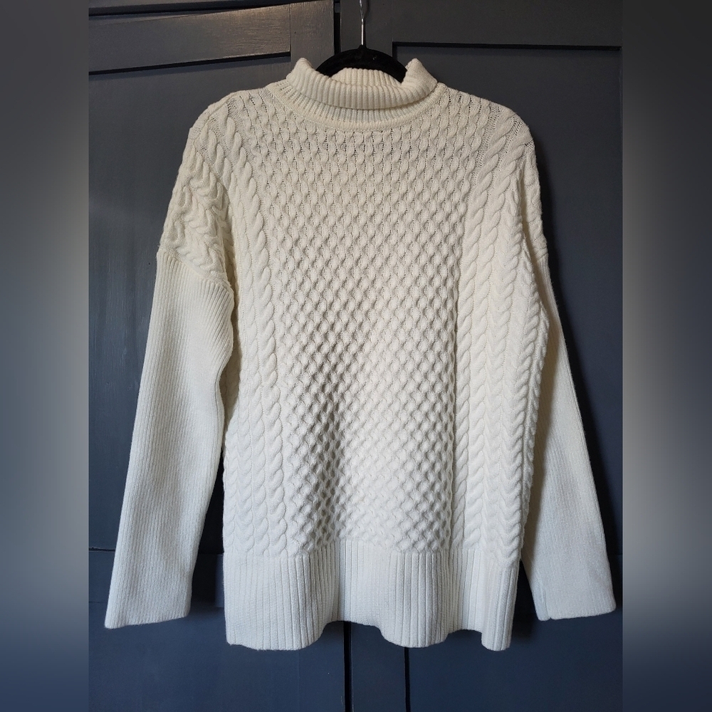 Truth By Republic Elegant White Cable Knit Sweater Size M